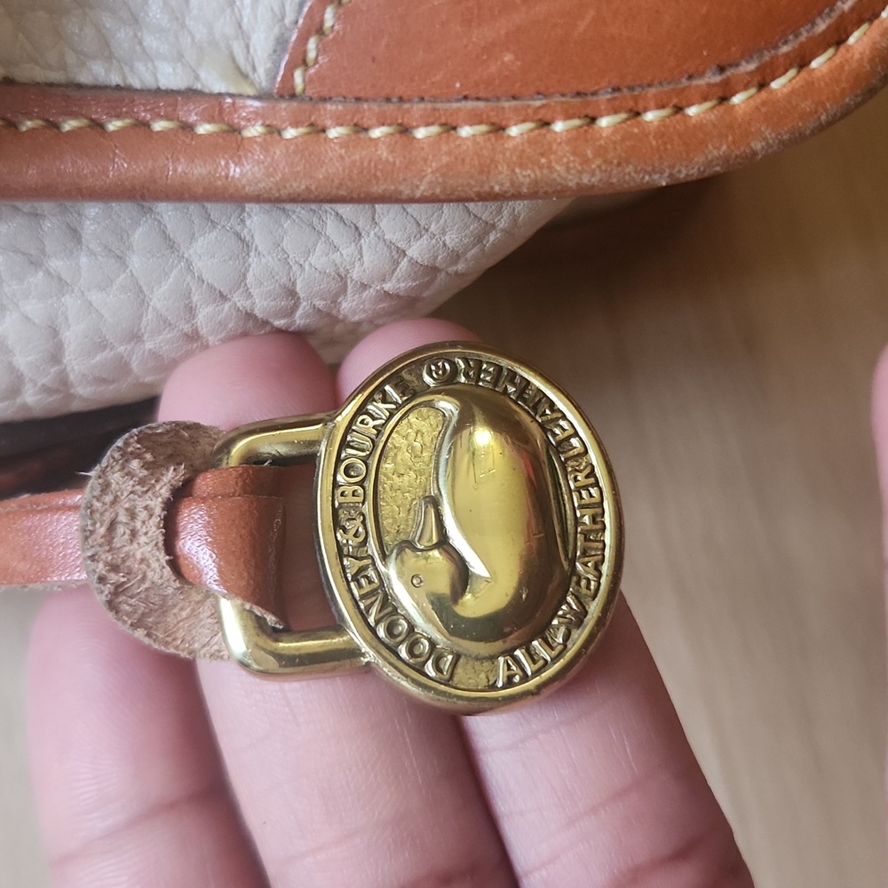 Dooney & Bourke Crossbody Bag 🎒 - Picture 3 of 11